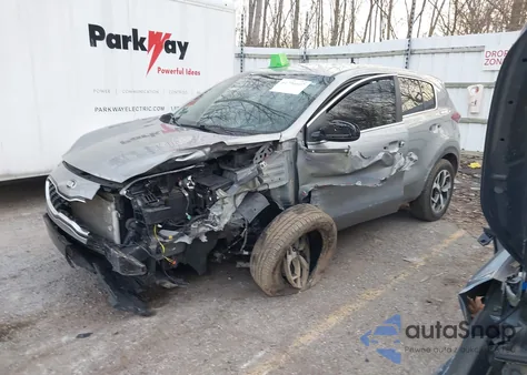 2021 Kia Sportage Lx z USA, uszkodzony, nr VIN KNDPMCAC9M7917898